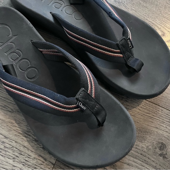 Chaco Men's Navy and Pink Flip Flops Size 8 - Picture 3 of 3